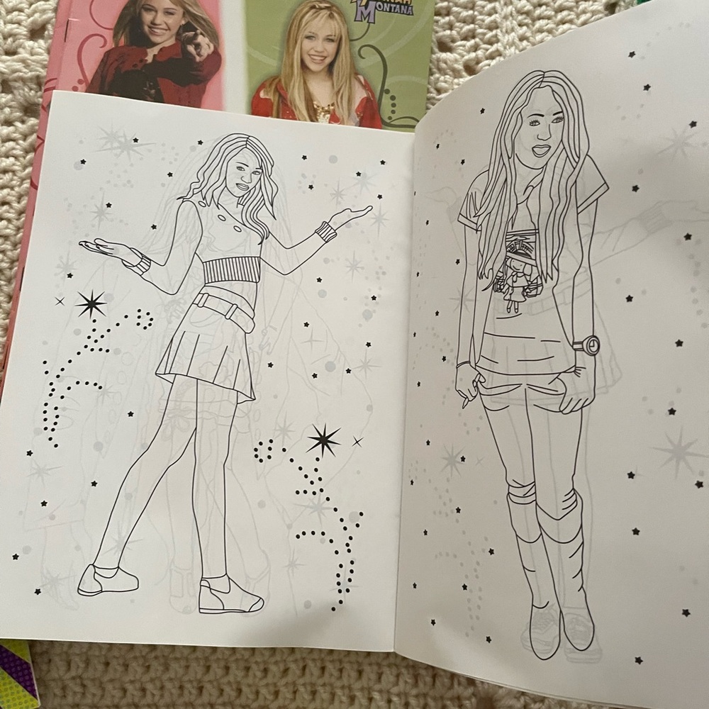 Lot of Disney 7 Hannah Montana coloring book and stickers. - Picture 5 of 8